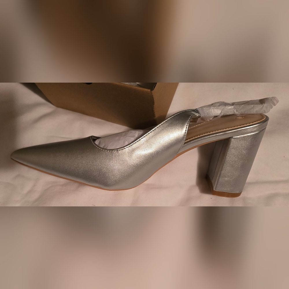 **NEW** Women's (Sz 10) Silver Pumps With Buckle Strap